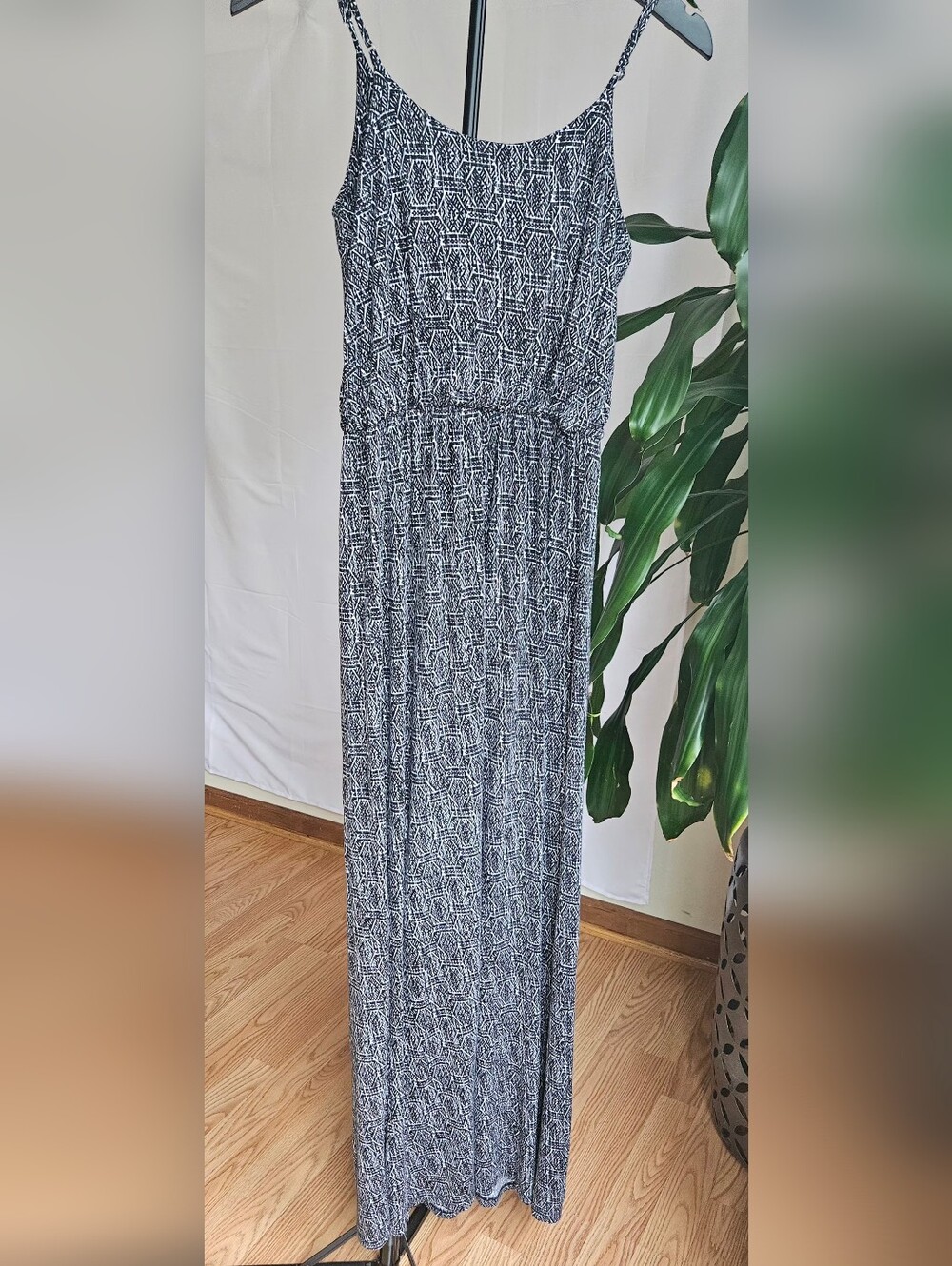 LUSH Maxi Dress – Black & White Geometric Print - Picture 3 of 12